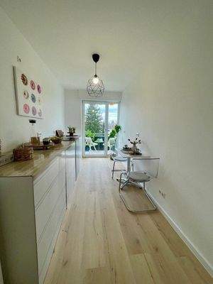 Moderne Küche mit viel Licht