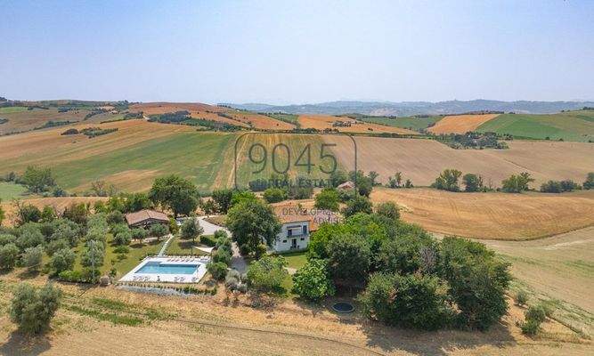 Charmantes Landhaus mit 4 Apartments und Panoramablick in Belvedere Ostrense – Marken