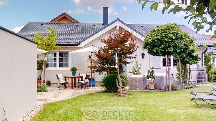 Südwestgarten mit Terrasse