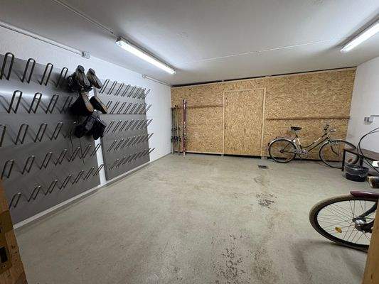 Ski- und Fahrradraum.jpg