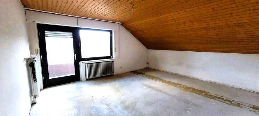 OG Zimmer mit Balkon