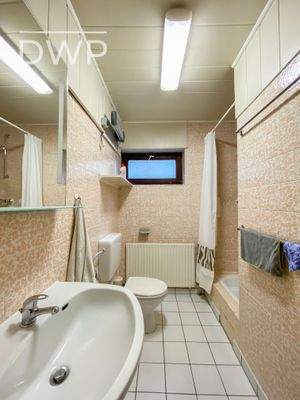 Tageslichtbad mit Dusche und WC