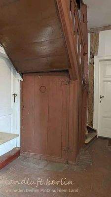 Lehnschulzenhaus EG, Kellertür und Treppe.jpg