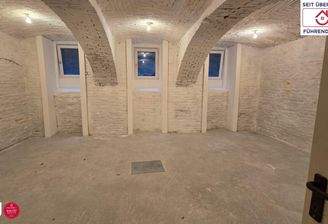 Großer Raum Innenhof