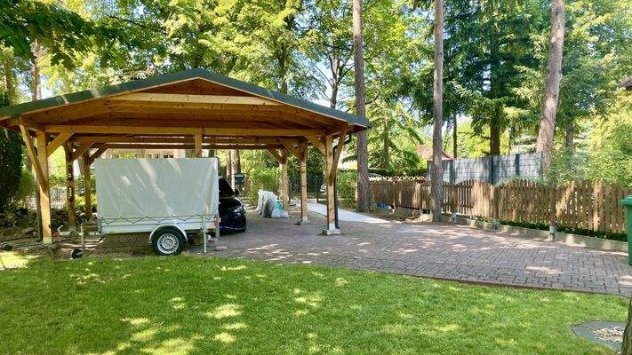 Großer Carport