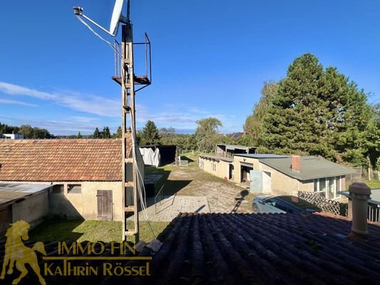 Blick in den Hofbereich vom Wohnhaus aus