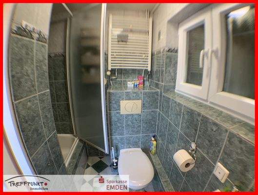 Badezimmer mit Dusche