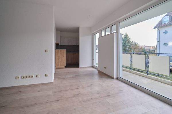 Wohn-/Schlafzimmer mit Blick in Küche