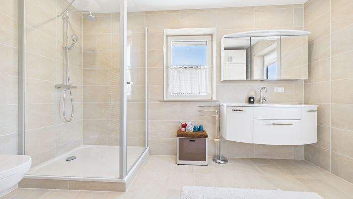 Zweites Bad 1.OG.jpg