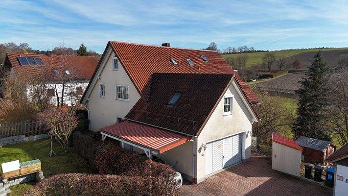 Außenansicht Nordwest mit Doppelgarage