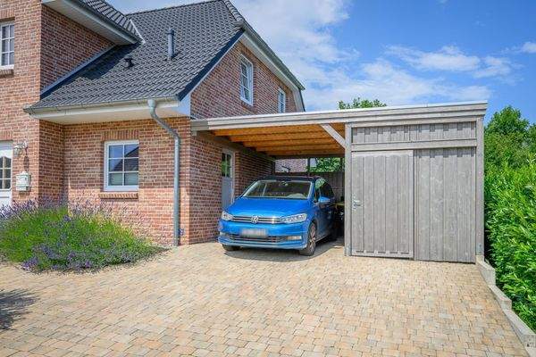 Carport mit Schuppen