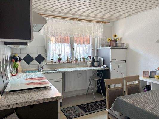 Gemütliche Küche mit Essbereich EG