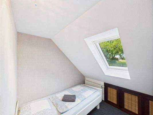 CAM03784G0-PR0076-STILL051