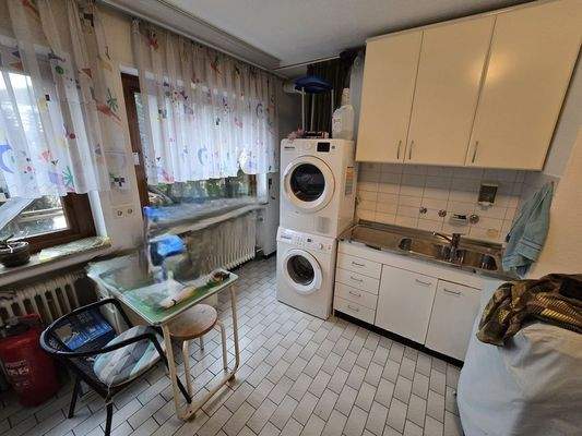 Küche mit Küchenzeile