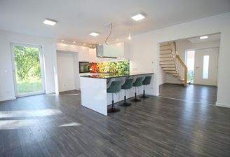 Küche mit Eingangsbereich