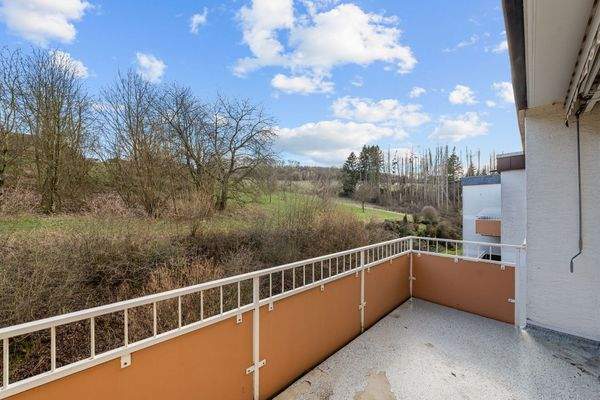 Balkon mit Weitblick ins grüne
