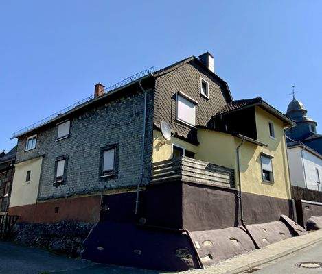 Rückseite mit Naturschiefer verkleidet