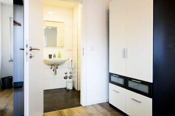 144 1 Blick zum Bad vom Durchgangsraum (1 von 1)