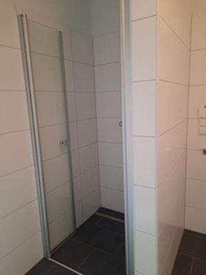 Duschbereich mit Duschrinnen