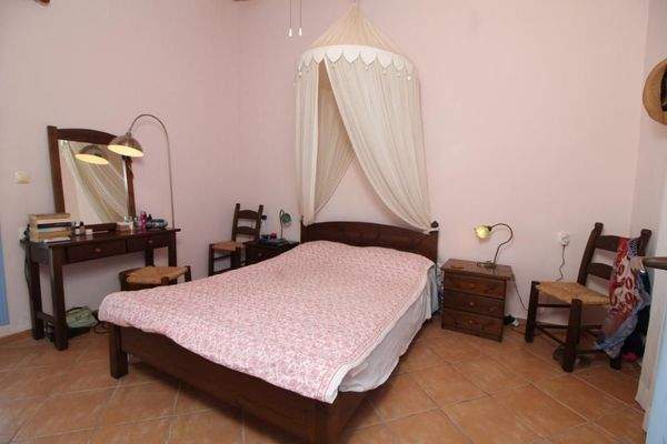 Schönes Steinhaus zum Verkauf mit Meerblick in Aspro