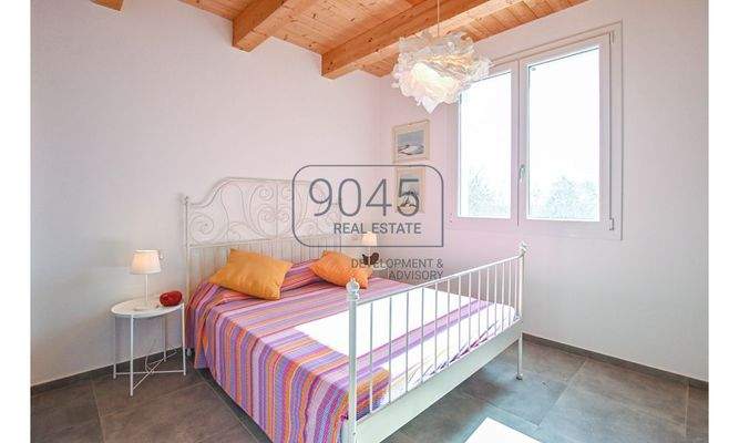 Zeitgemäße Landvilla in nachhaltiger Holzbauweise mit Panoramablick bei Potenza Picena