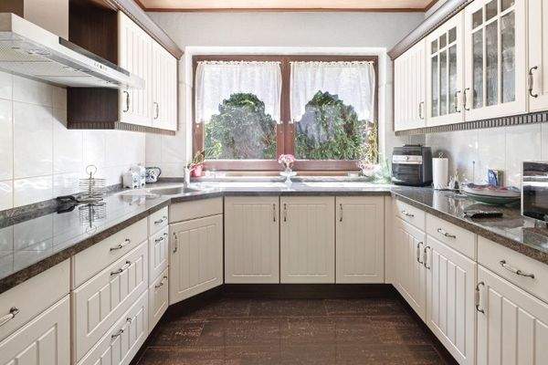 Helle Landhausküche