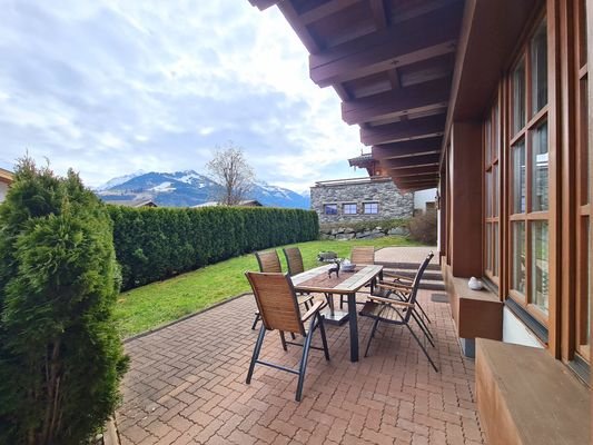 südseitiger Garten mit Blick auf das Kitzsteinhorn