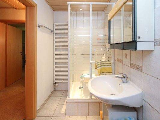 Badezimmer DG weitere Perspektive