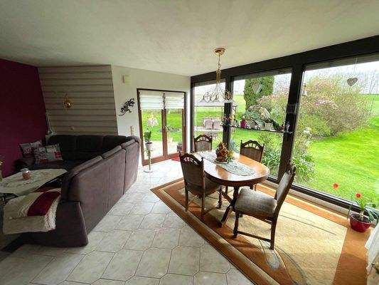 Wohnzimmer/Ausgang zur Terrasse