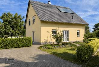 Attraktives Einfamilienhaus mit 2 Stellplätzen