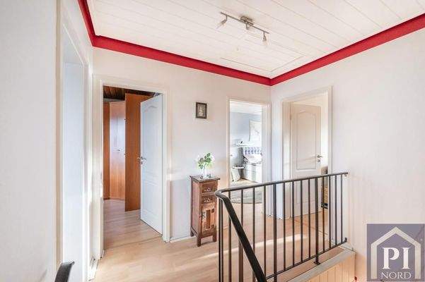 Flur mit Zugang zu allen Zimmern