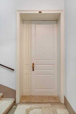 1010_Wien_Imperiales Palais-Apartment_ Eingangstür