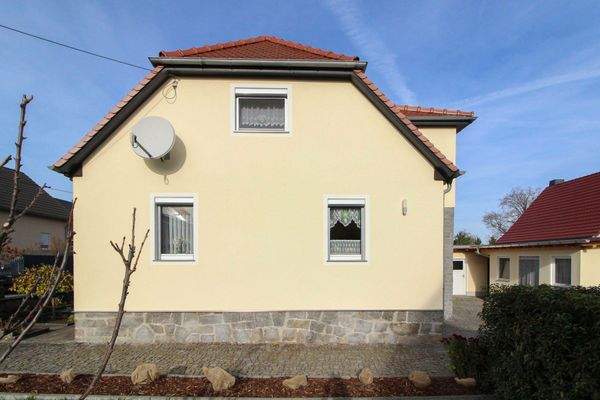 seitliche Hausanasicht