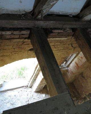 traufseit. Bodenbretter entf.