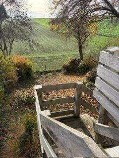 Zugang zum Garten von der oberen Terrasse.JPG