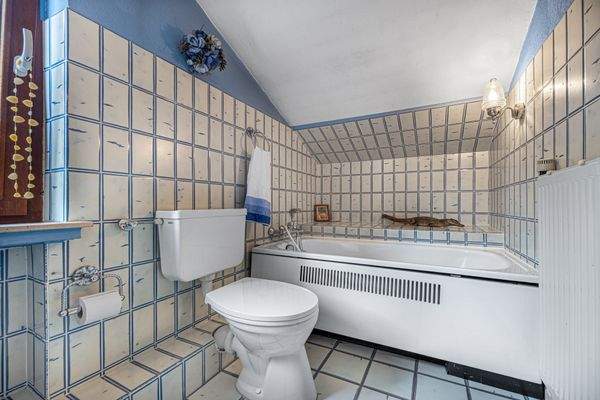 und vollausgestattetes Badezimmer