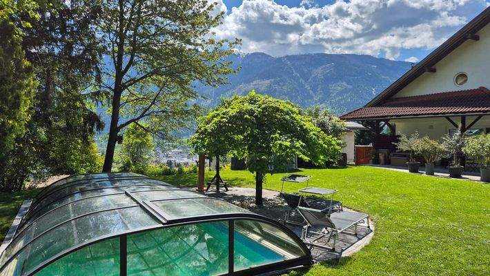 Garten, Pool und Ausblick