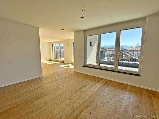 Essbereich mit Bergblick