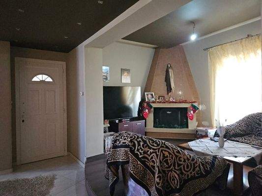 Kreta, Neapoli: Geräumige Wohnung zu verkaufen