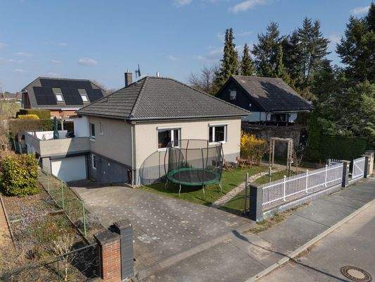 Stellplatz und Garage