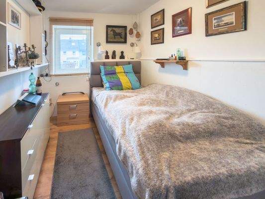 Kinderzimmer zur Gartenseite 