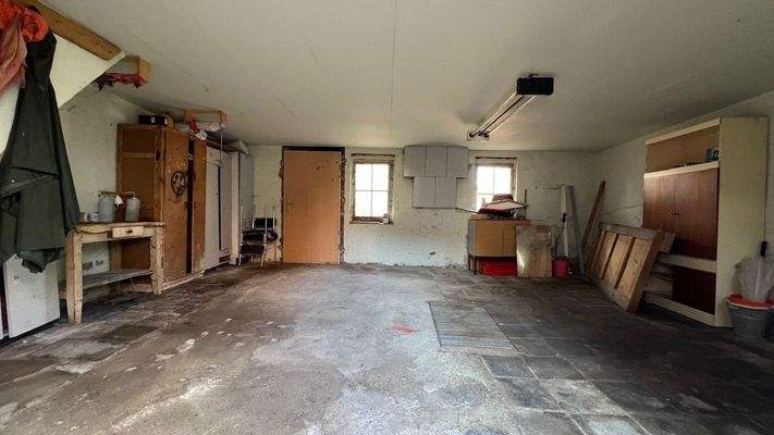 Garage und Ausgang zum Garten