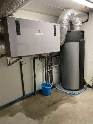 Heizungskeller mit Wärmepumpe