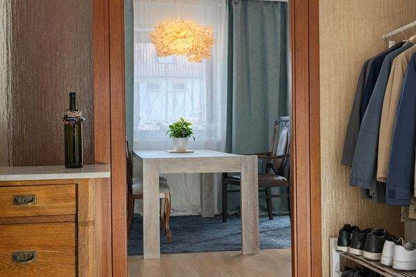 Blick vom Flur zum Essbereich