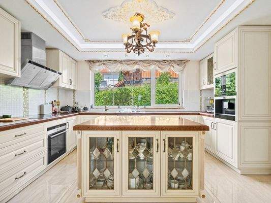 Exklusive Einbauküche