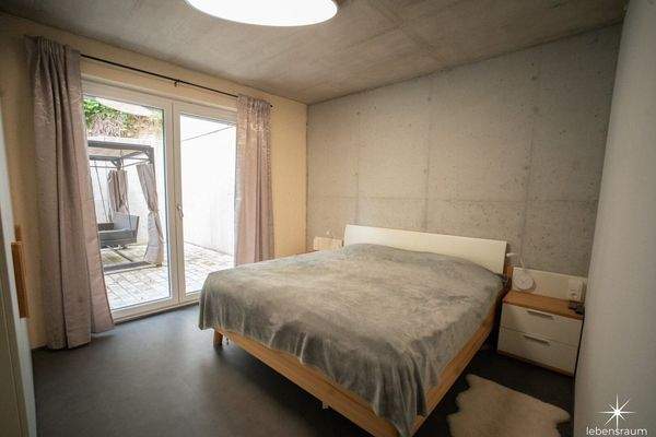 Nebengebäude - Schlafzimmer und Ausgang Relaxbereich