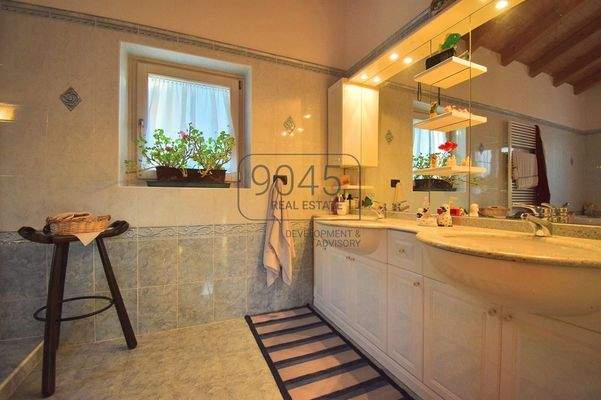 Großzügige Villa mit Privatgarten, unabhängiger Dependance und Gemeinschaftspool 