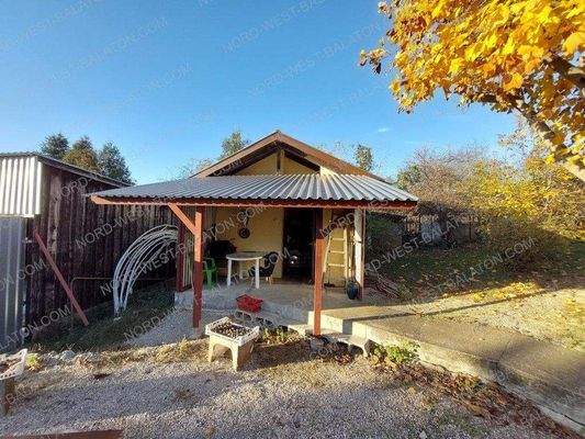 Gästehaus mit überdachter Terrasse