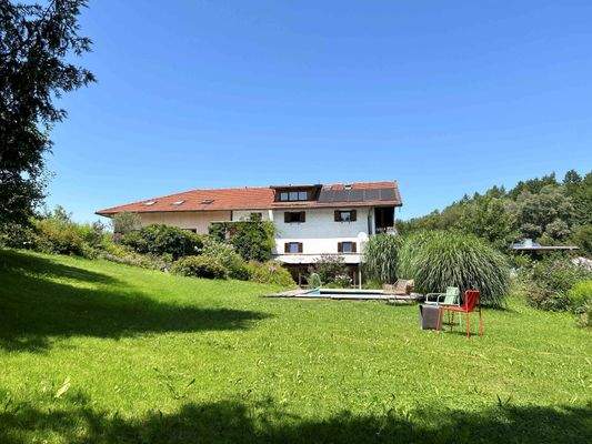 Außenansicht mit Garten Südseite 