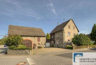 Haus und Scheune